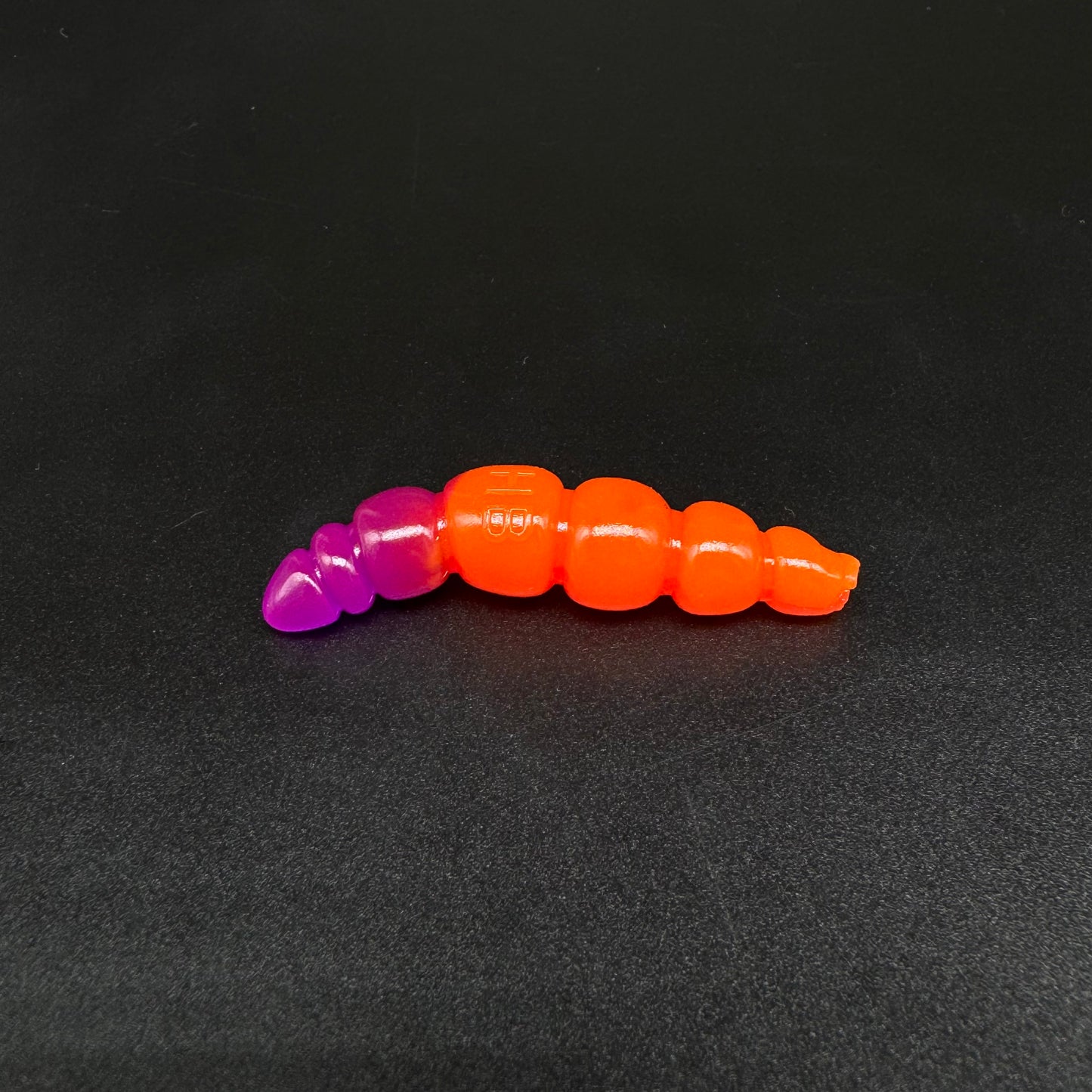Larva Apod 43mm (color:Orange+Violet UV)