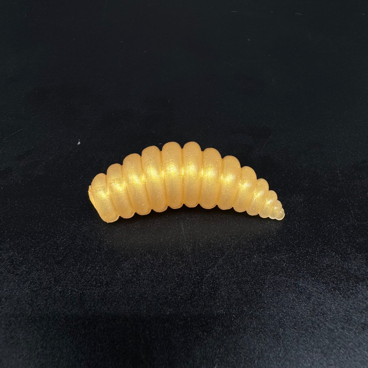 Larva XL 37mm (color:Gold Pearl)