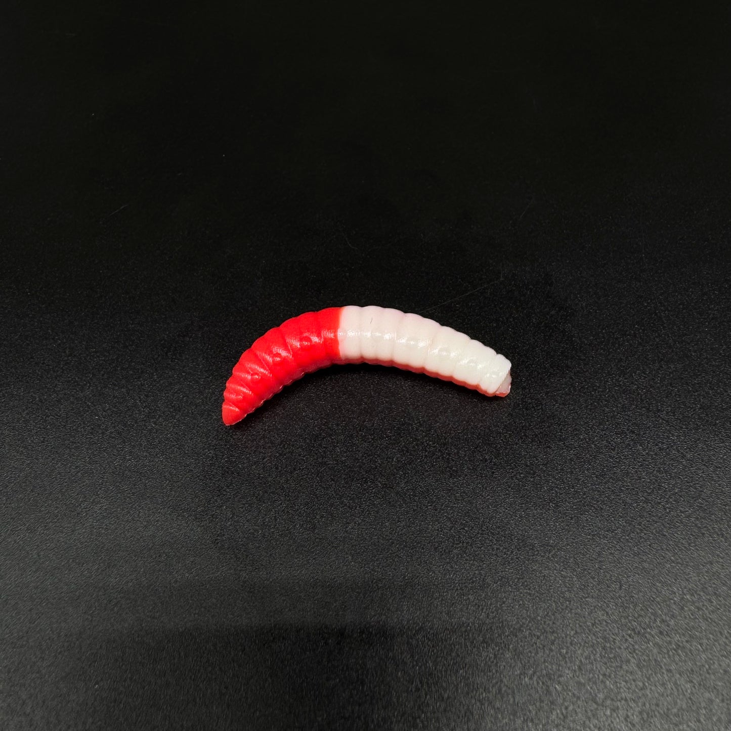 Larva Grub 35mm (color:White+Red)