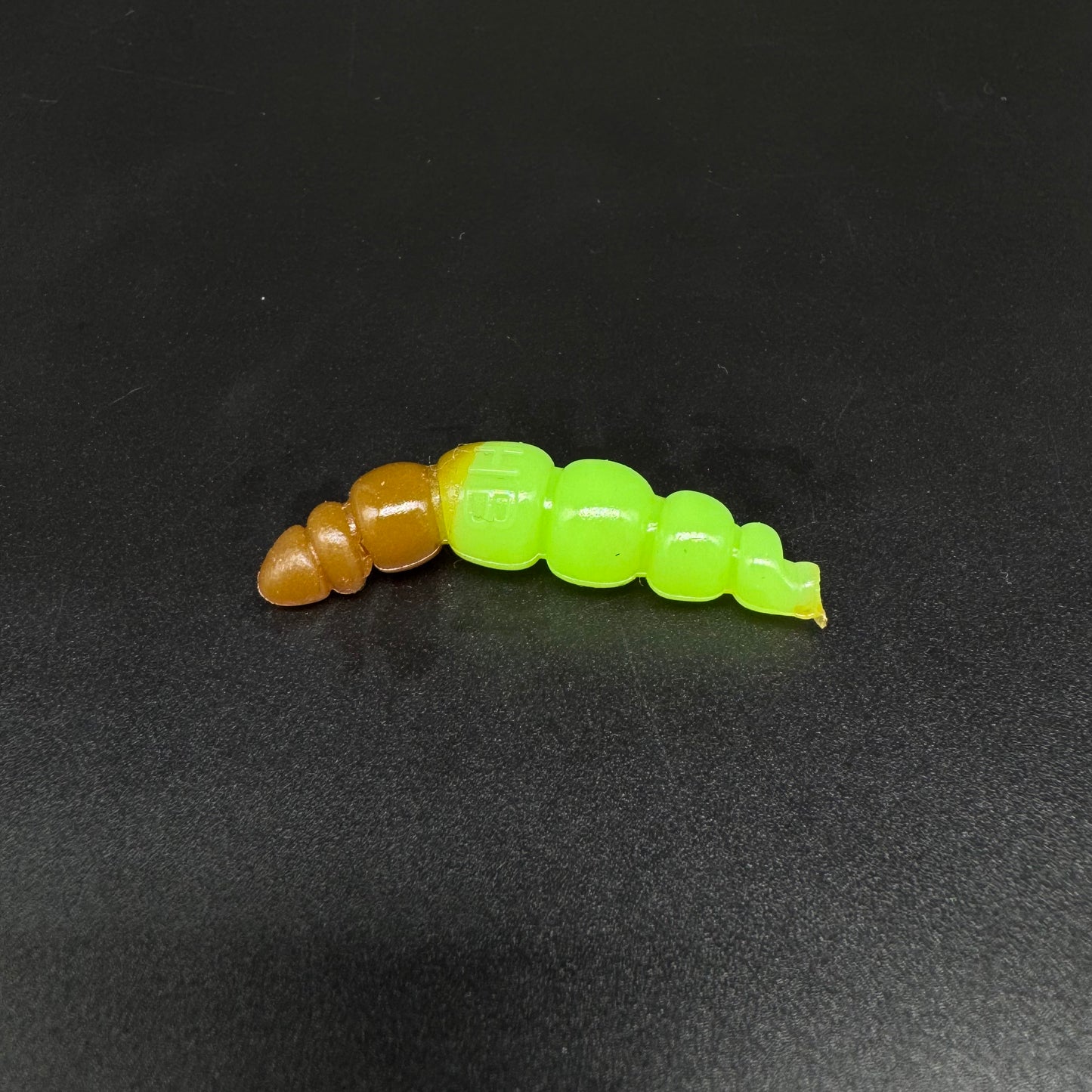 Larva Apod 37mm (color:Chartreuse UV+GreenPumkin)