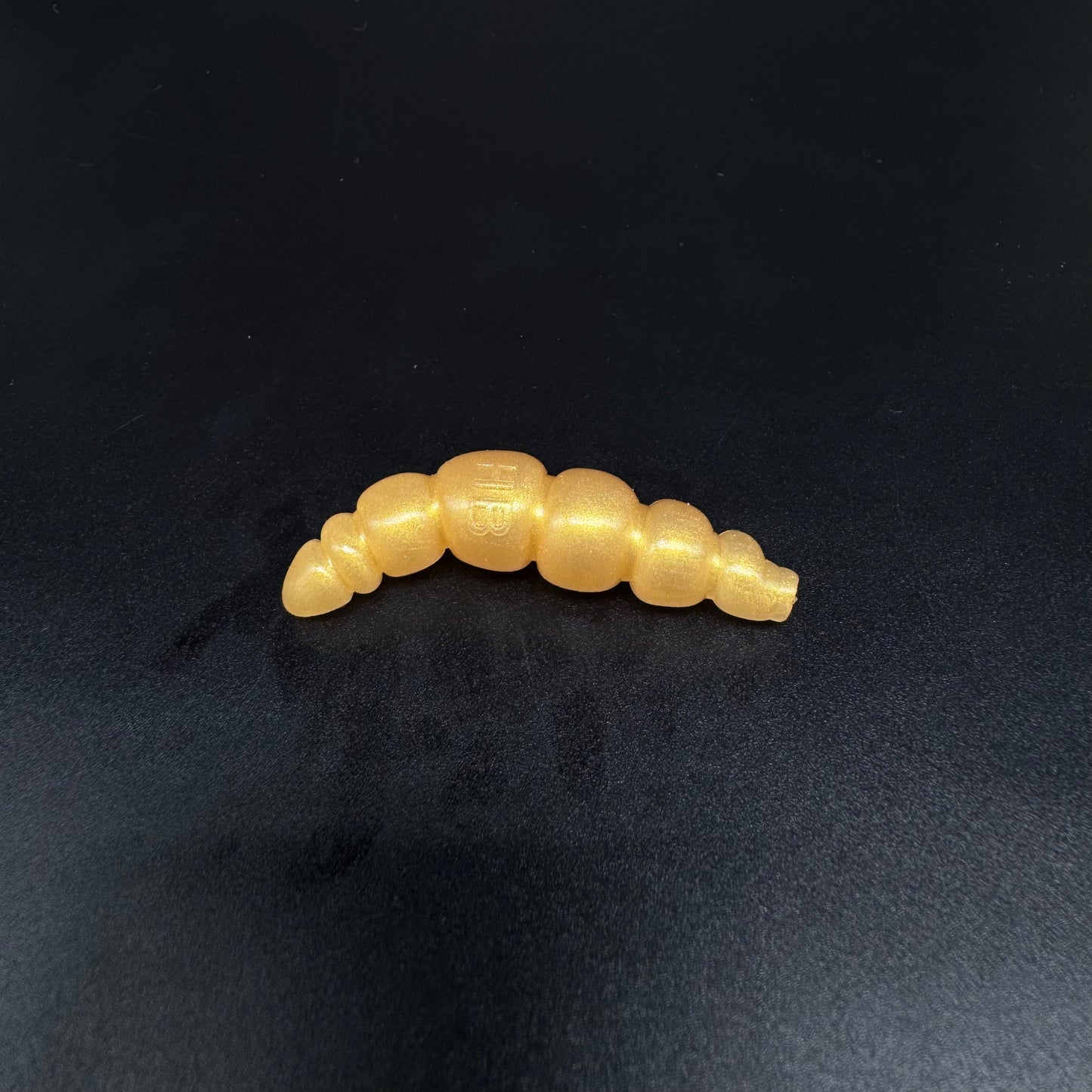 Larva Apod 43mm (color:Gold Pearl)