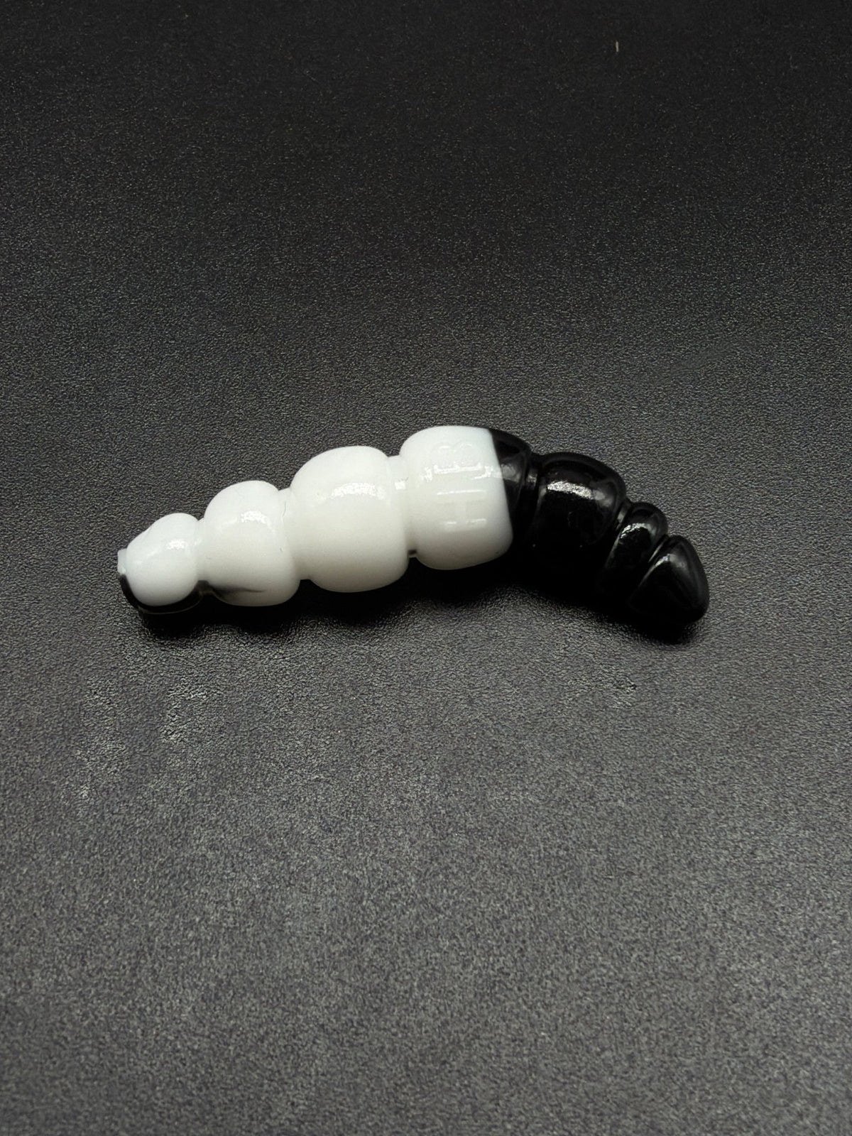 Larva Apod 43mm color: (001+027) 9 pcs/pack - Harmony Baits