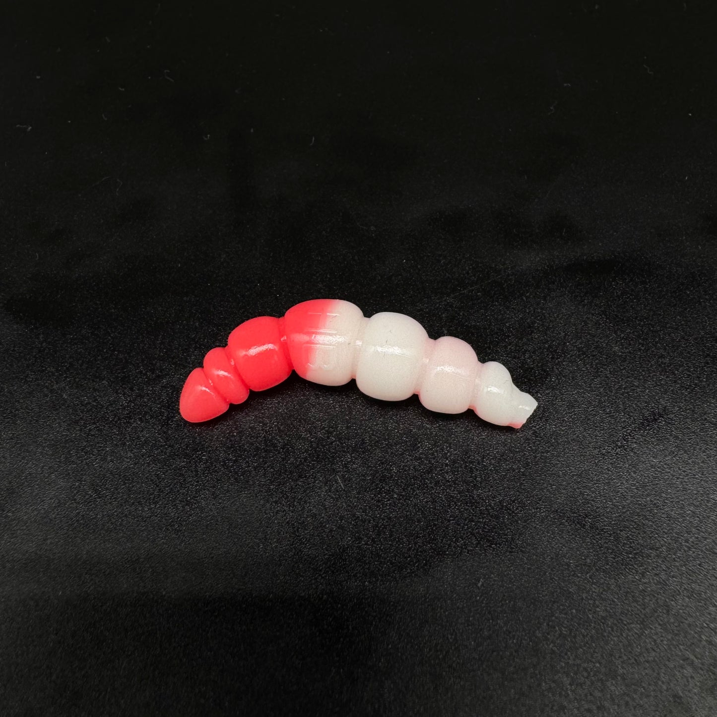Larva Apod 37mm (color:White+Japanes Red UV)