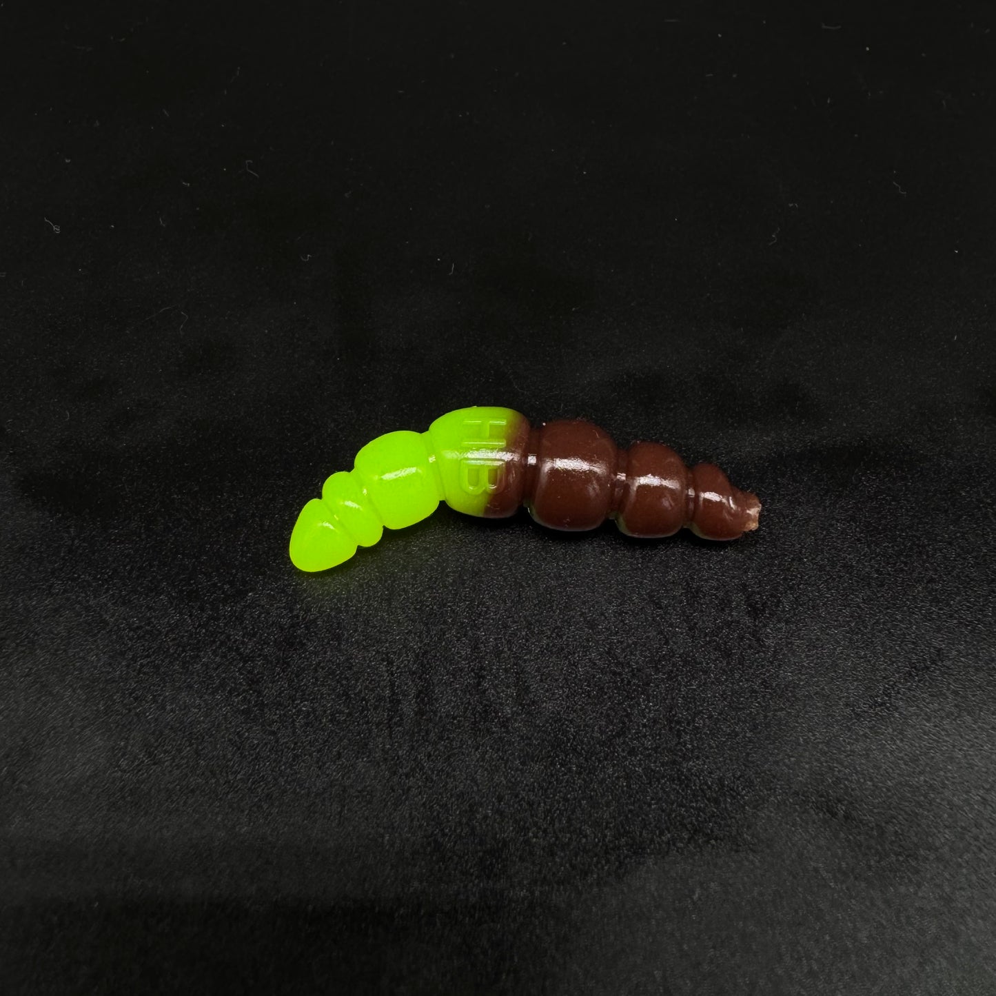 Larva Apod 37mm (color:Dark Chocolate+Chartreuse UV)