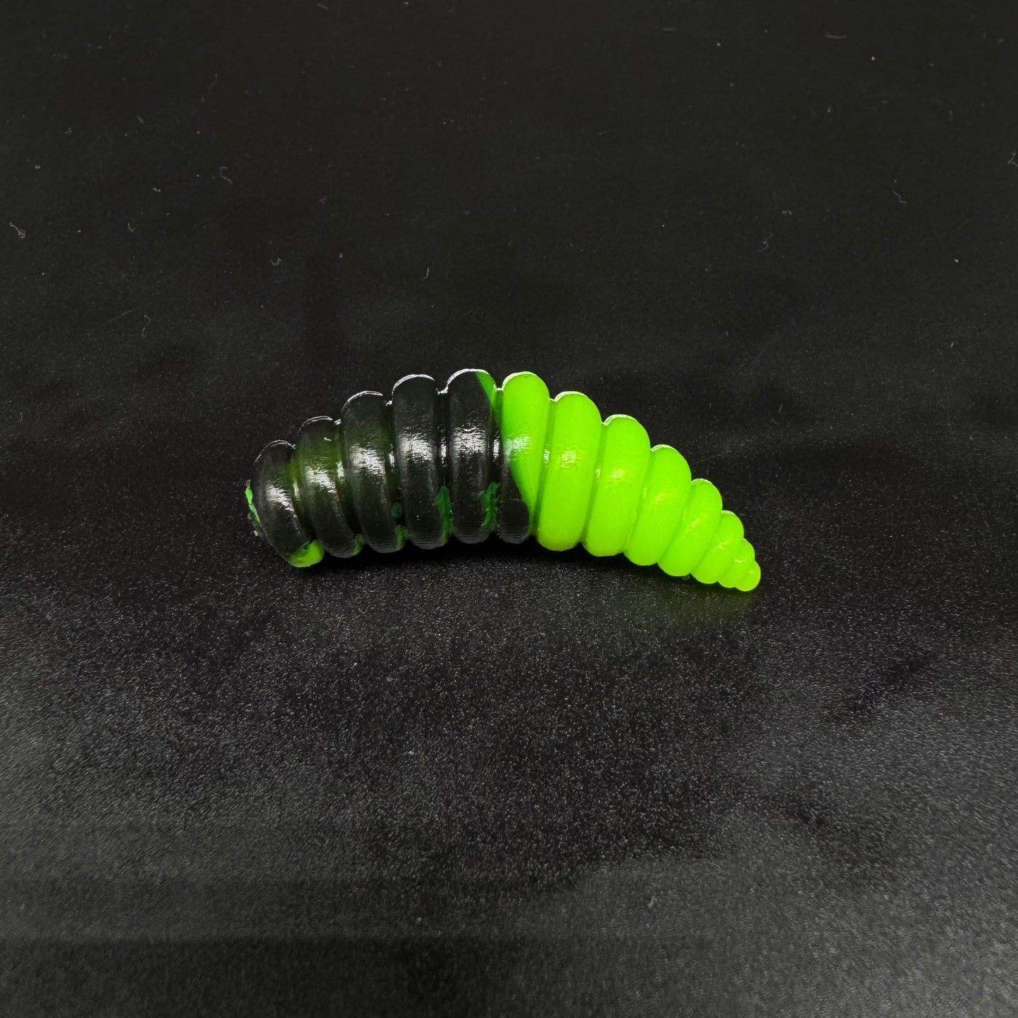 Larva XL (color:Black+Chartreuse UV)
