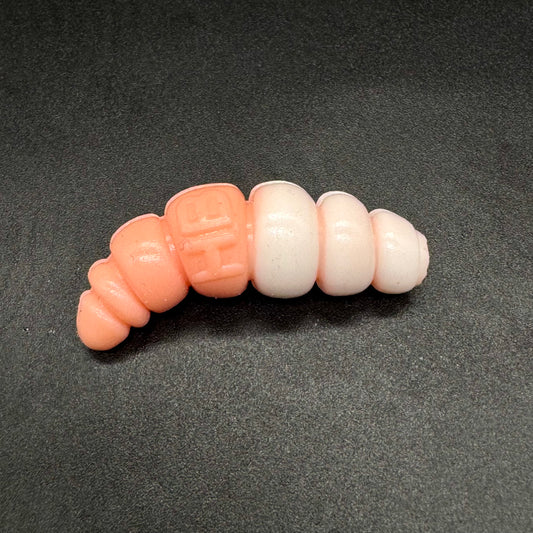 Larva Apod FAT 32mm (color:White+ Peach Pearl)
