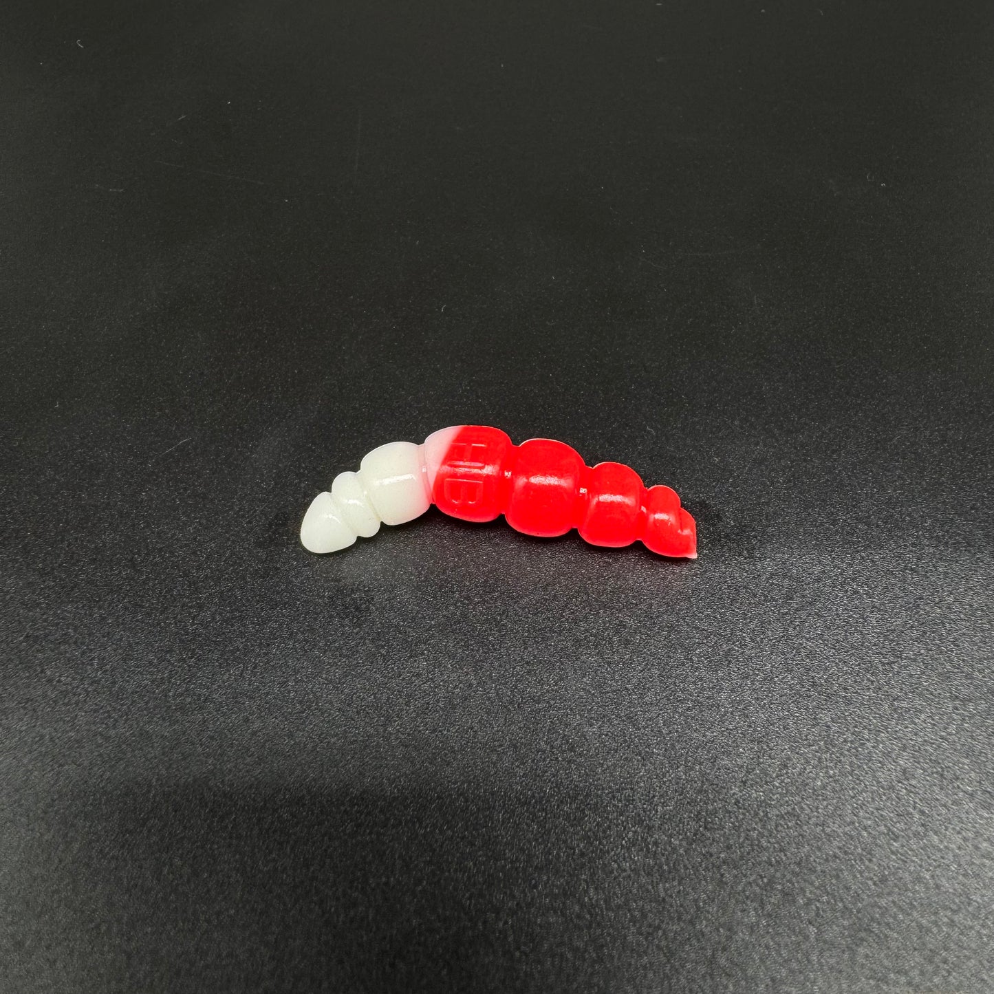 Larva Apod 37mm (color:Red+White)