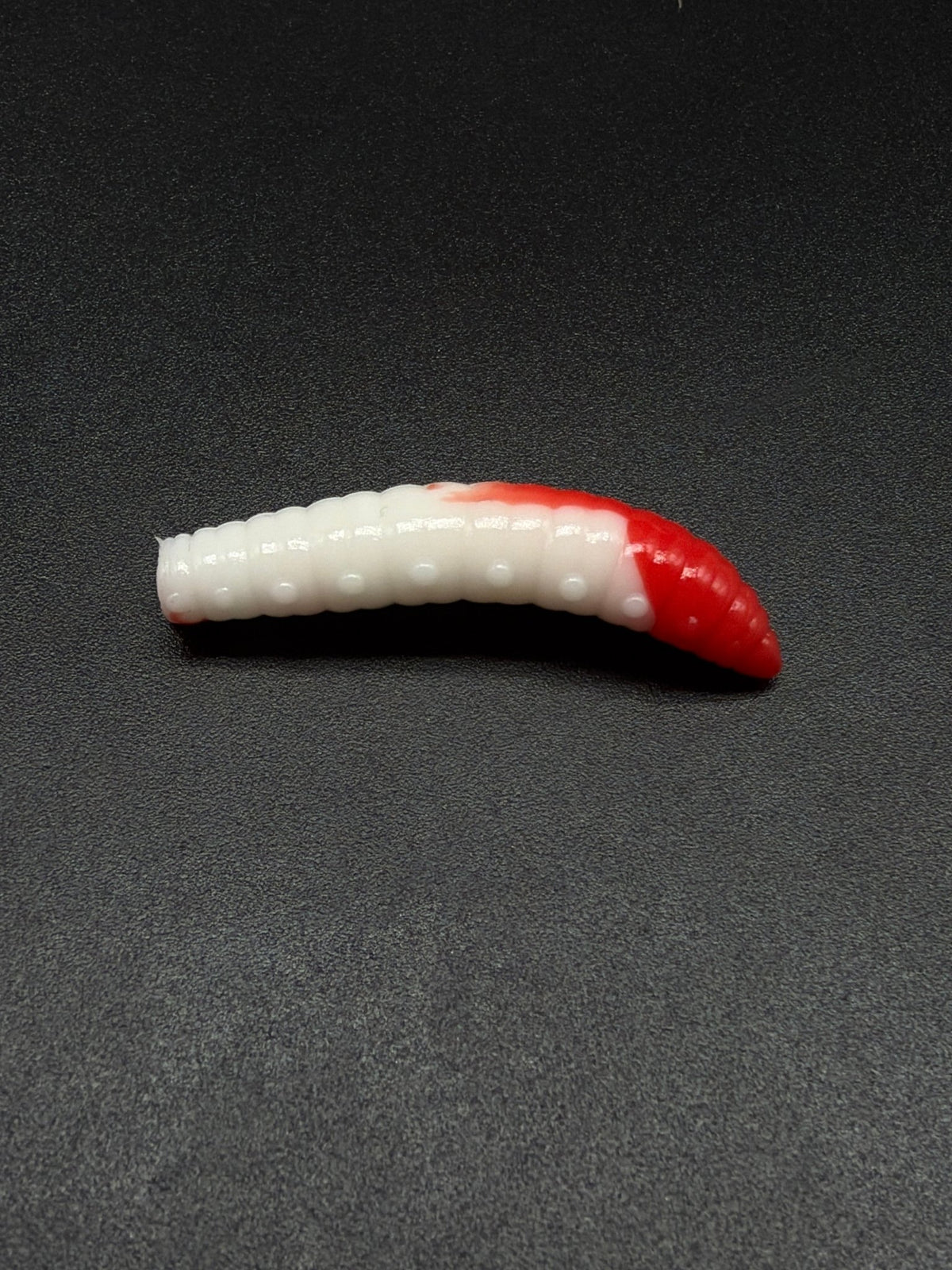 Larva Grub 35mm color: (90 % 001+10% 010) 9 pcs/pack - Harmony Baits